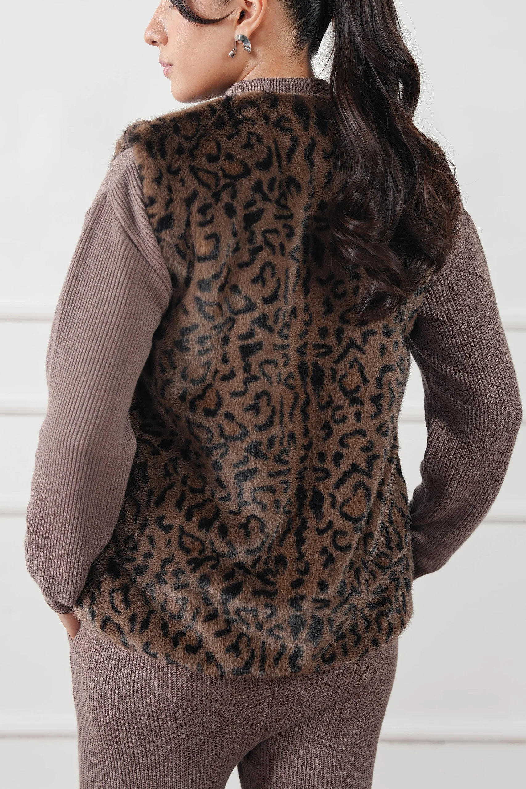 Plush Fur Gilet (WFJ-02) - Image 4