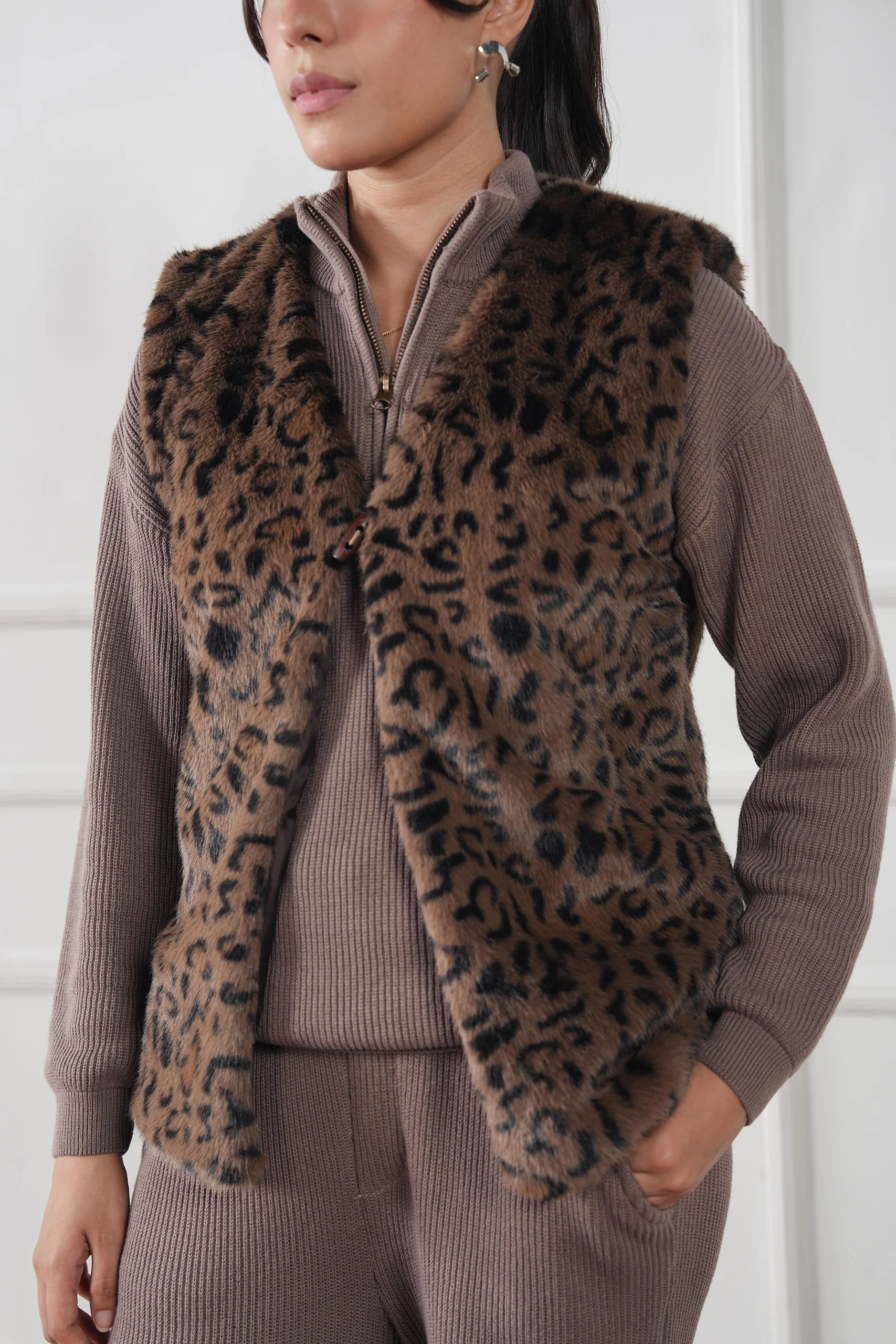 Plush Fur Gilet (WFJ-02) - Image 7