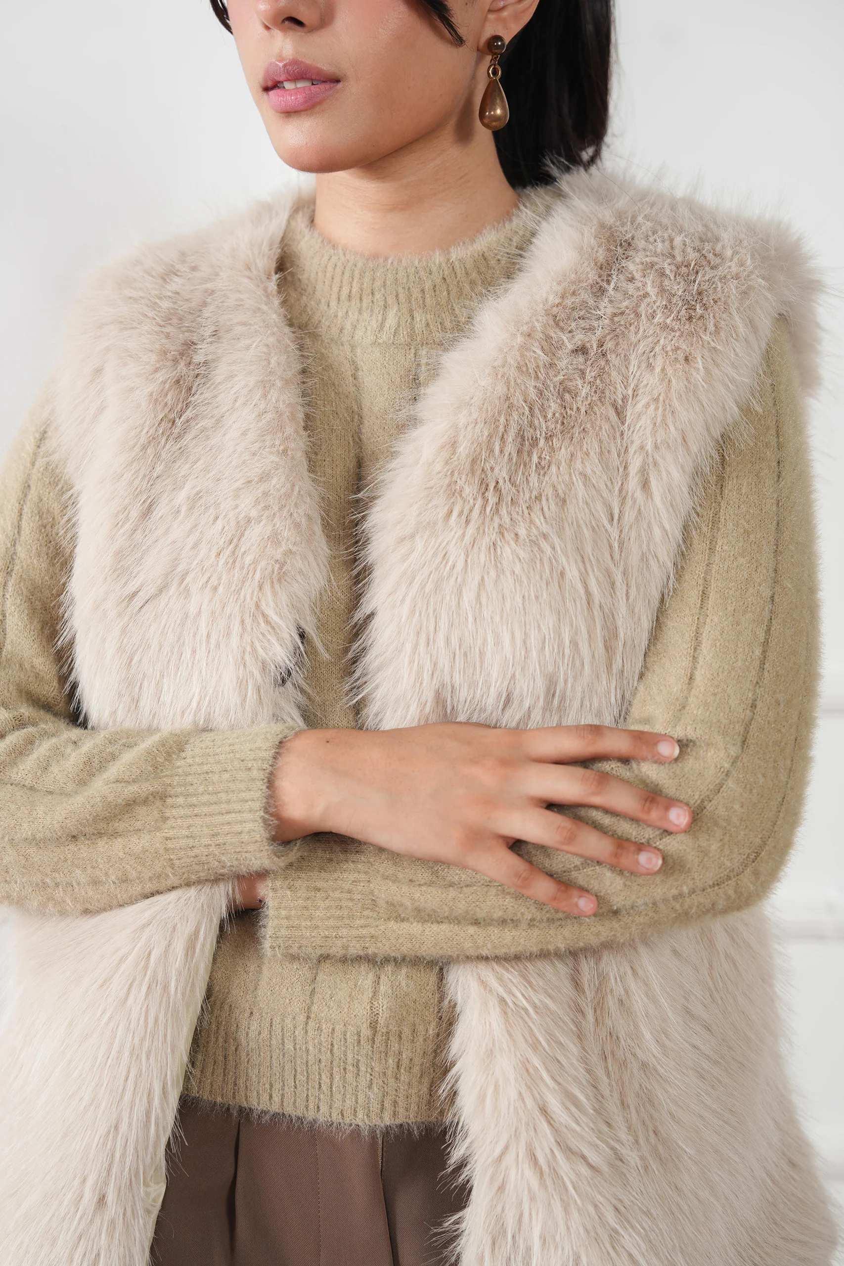 Plush Fur Gilet (WFJ-03) - Image 4