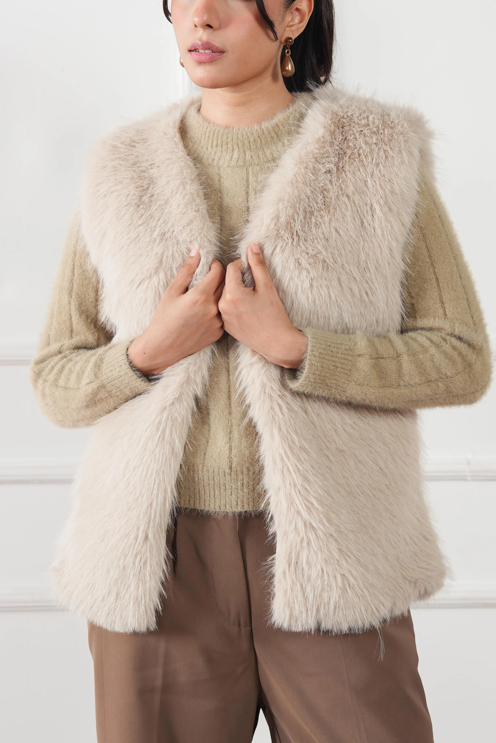 Plush Fur Gilet (WFJ-03) - Image 7